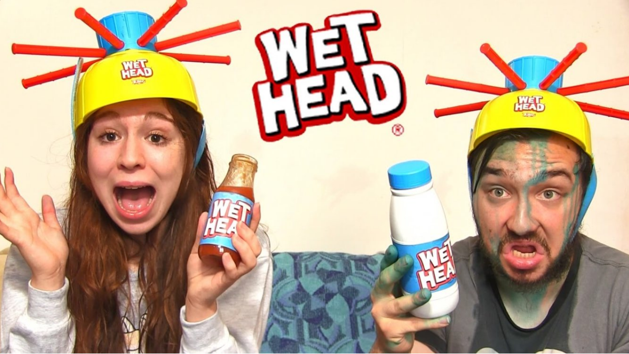 David Lafarge et Miss Jirachi se prêtent au Wet head Challenge